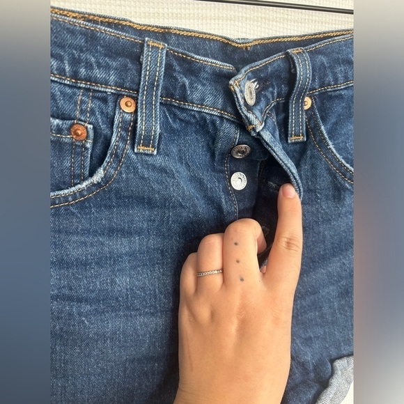 Levi 501 distressed shorts - Picture 4 of 4